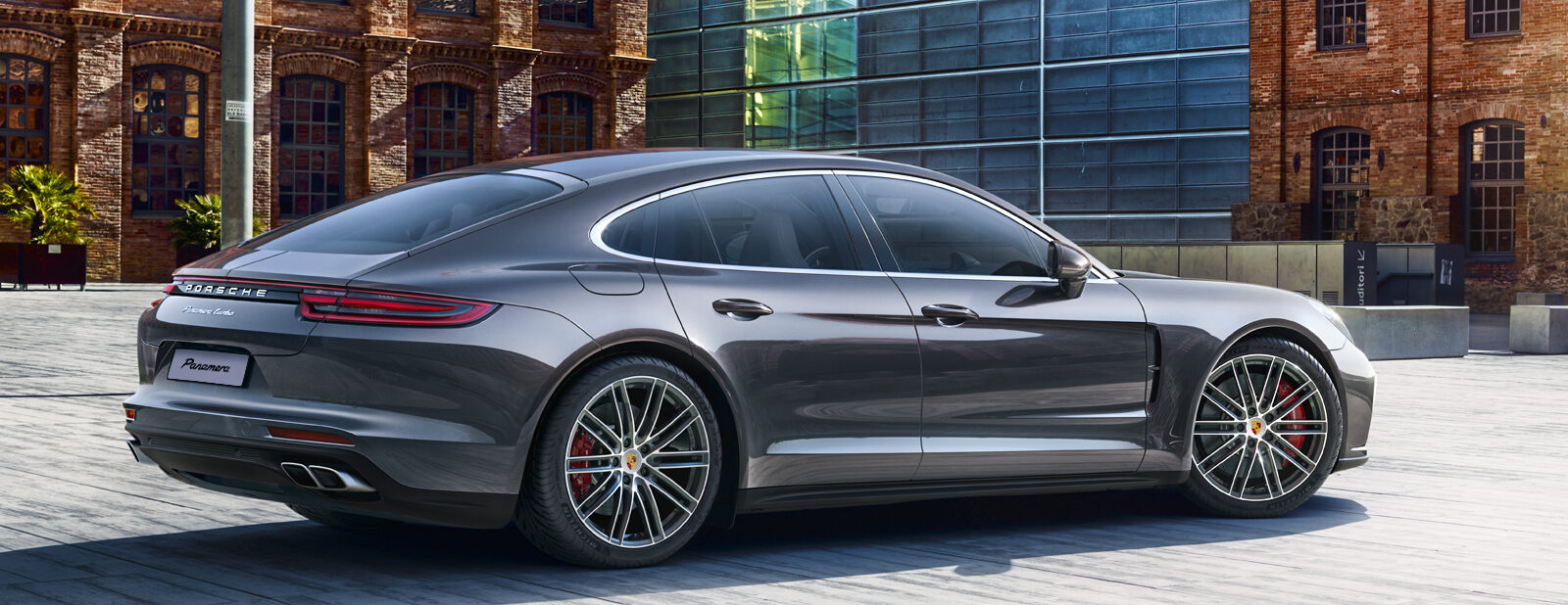 Дебют моделей Panamera Executive, а также моделей Panamera и Panamera 4 |  Порше Центр Ростов